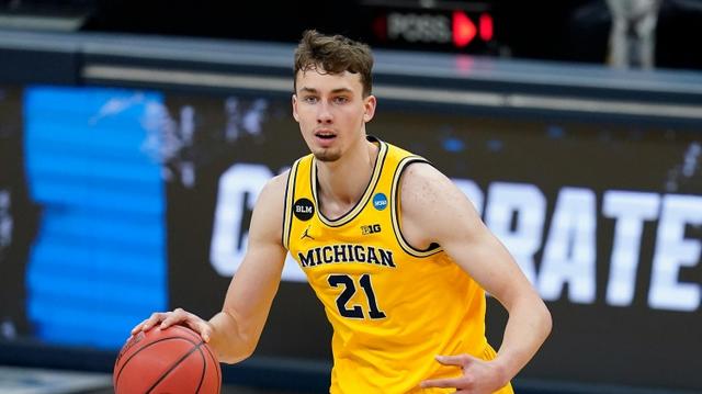 一直稳居中 一直稳居中